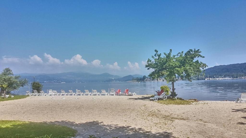 Lake Maggiore 2 Minutes Apartment Dormelletto Luaran gambar